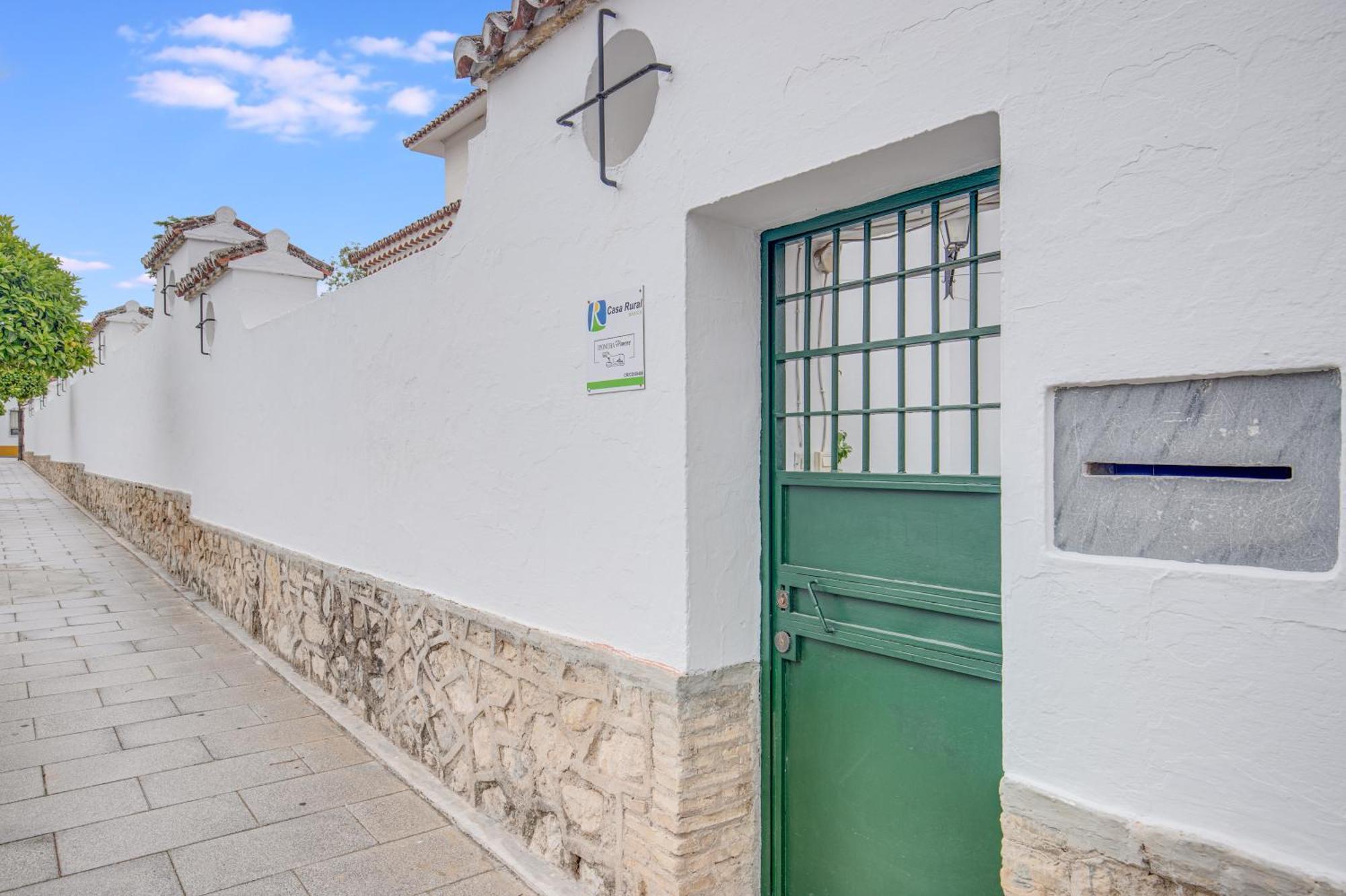 -Iponubahomes- Centrica Casa Con Jardin Y Chimenea Баэна Экстерьер фото